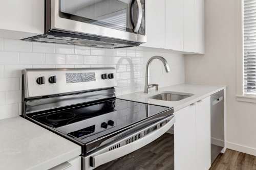 S Bed Luxurious Studios with Rooftop Deck and Secured Entry! 134