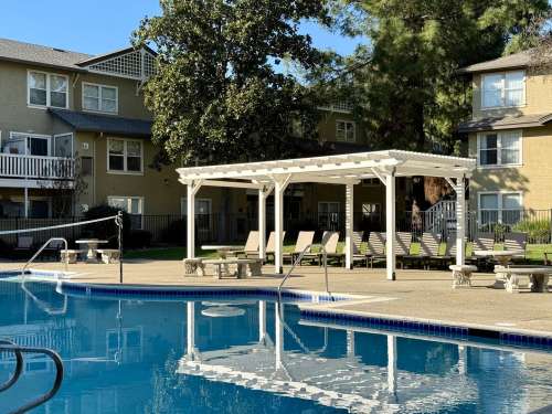 S Bed Greystone Apartments & Townhomes 25