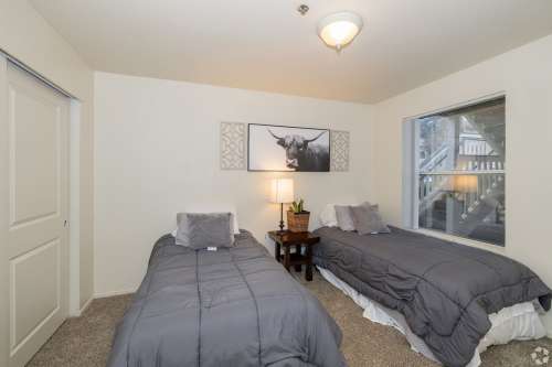 S Bed Greystone Apartments & Townhomes 31