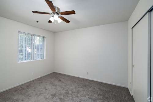 S Bed Greystone Apartments & Townhomes 79