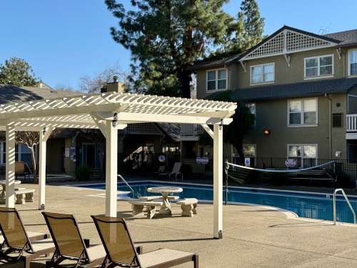 S Bed Greystone Apartments & Townhomes 41