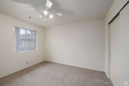 S Bed Greystone Apartments & Townhomes 68