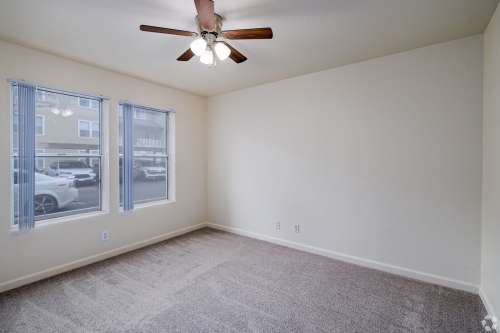 S Bed Greystone Apartments & Townhomes 46