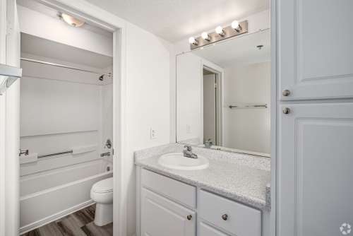 S Bed Greystone Apartments & Townhomes 21