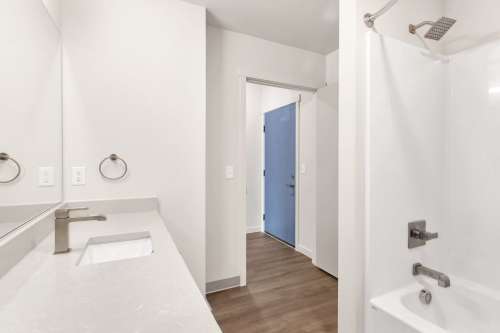 S Bed Luxurious Studios with Rooftop Deck and Secured Entry! 152