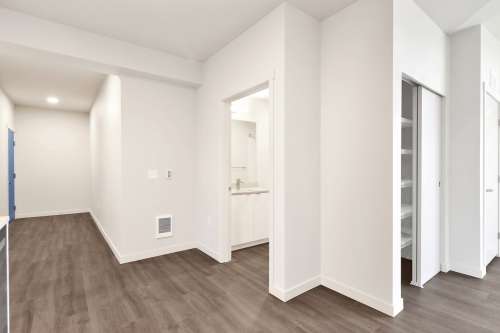 S Bed Luxurious Studios with Rooftop Deck and Secured Entry! 95