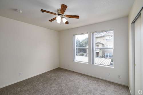 S Bed Greystone Apartments & Townhomes 74