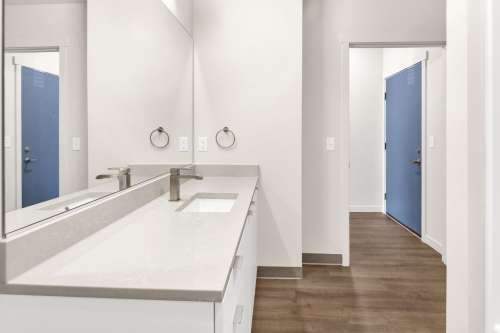 S Bed Luxurious Studios with Rooftop Deck and Secured Entry! 138