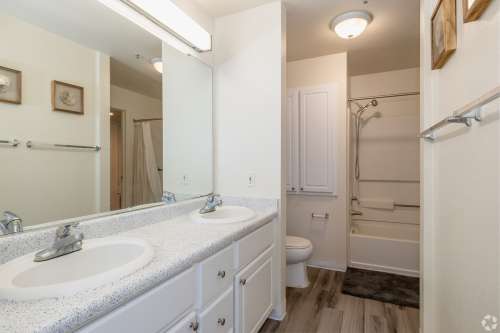 S Bed Greystone Apartments & Townhomes 29