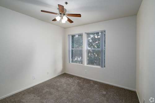 S Bed Greystone Apartments & Townhomes 78