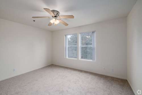 S Bed Greystone Apartments & Townhomes 70