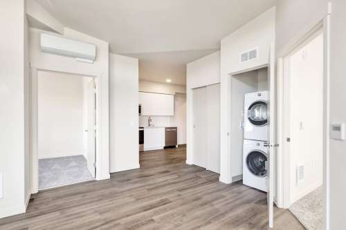 S Bed Luxurious Studios with Rooftop Deck and Secured Entry! 105