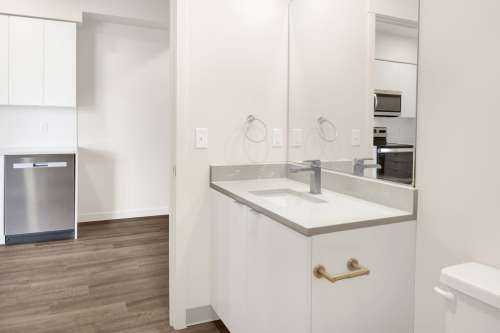 S Bed Luxurious Studios with Rooftop Deck and Secured Entry! 99