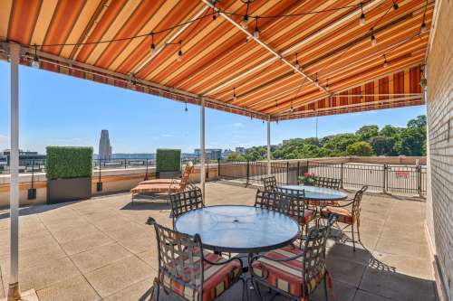 S Bed The Royal York Apartments 621