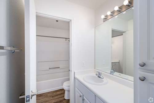 S Bed Greystone Apartments & Townhomes 69