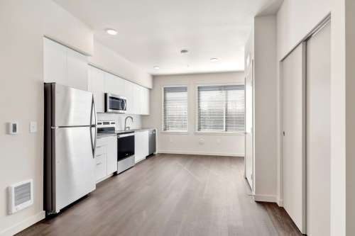 S Bed Luxurious Studios with Rooftop Deck and Secured Entry! 128