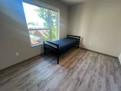 S Bed Clover Commons 528