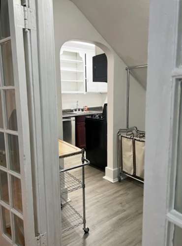 S Bed 1009 Madison Street 60