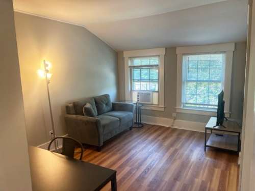 S Bed 1009 Madison Street 70