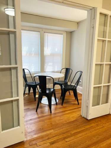 S Bed 1009 Madison Street 63