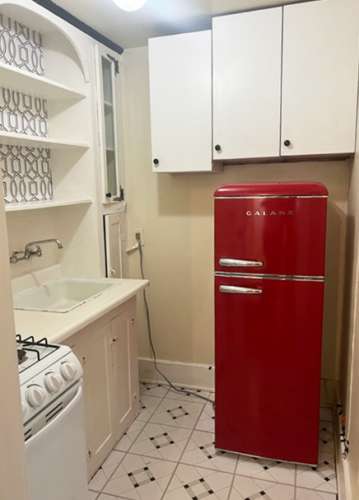 S Bed 1009 Madison Street 71