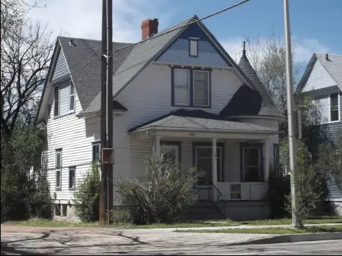 COLORADO-COLLEGE-Apartment-Building-17796366.webp