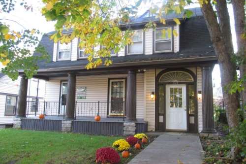 S Bed 1009 Madison Street 56