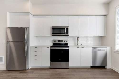 S Bed Luxurious Studios with Rooftop Deck and Secured Entry! 120