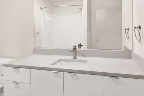 S Bed Luxurious Studios with Rooftop Deck and Secured Entry! 102