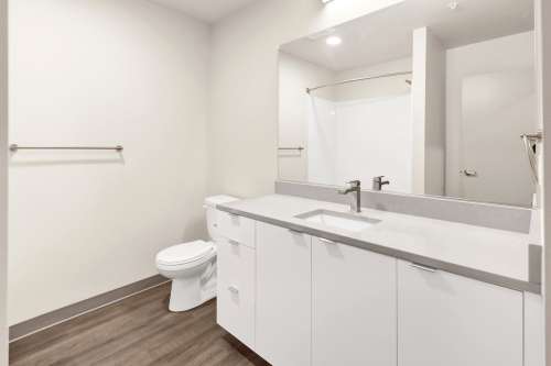 S Bed Luxurious Studios with Rooftop Deck and Secured Entry! 101