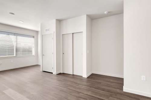 S Bed Luxurious Studios with Rooftop Deck and Secured Entry! 166