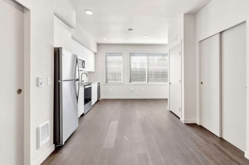 S Bed Luxurious Studios with Rooftop Deck and Secured Entry! 186