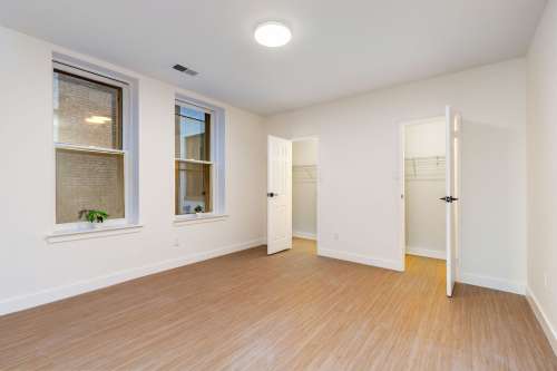 S Bed Carriage House 87