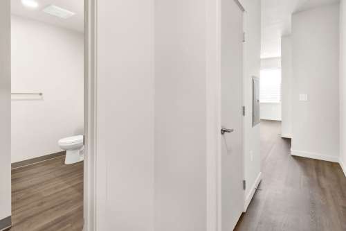 S Bed Luxurious Studios with Rooftop Deck and Secured Entry! 100