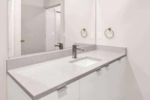 S Bed Luxurious Studios with Rooftop Deck and Secured Entry! 113