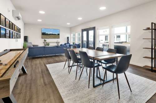 S Bed Luxurious Studios with Rooftop Deck and Secured Entry! 199