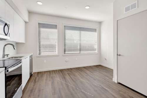 S Bed Luxurious Studios with Rooftop Deck and Secured Entry! 85