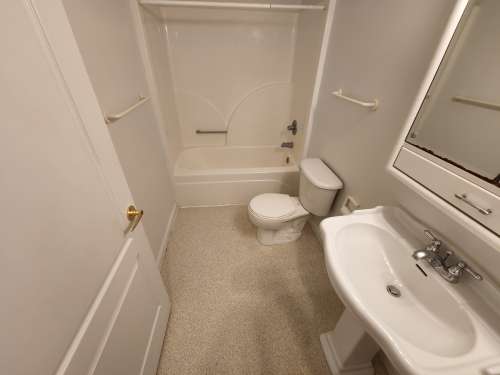 S Bed Plaza East Apartments & Townhouses 9