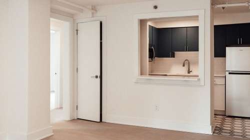 upenn-Apartment-Building-18693676