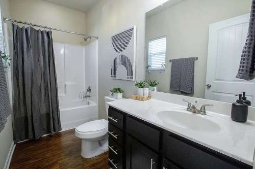 university-of-missouri-Apartment-Building-18668910