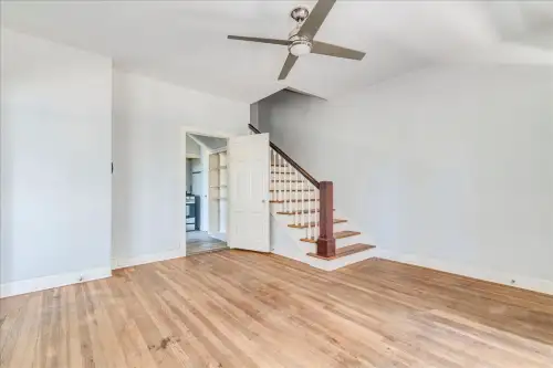 2026-04/UT-AUSTIN-Apartment-Building-18042283.webp