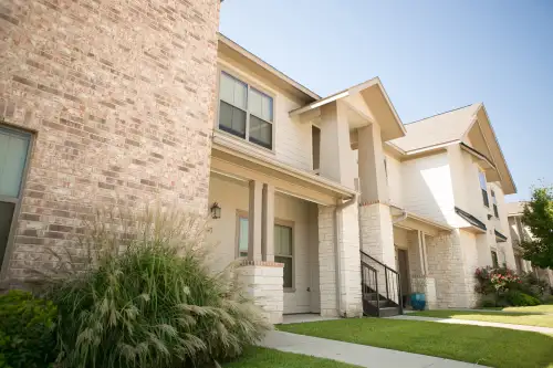 UT-TYLER-Apartment-Building-18401569.webp