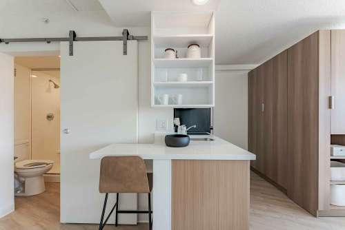 syracuse-Apartment-Building-18714466