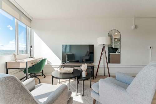 syracuse-Apartment-Building-18714467