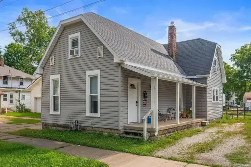 2026-05/BALL-STATE-Apartment-Building-18716221.webp