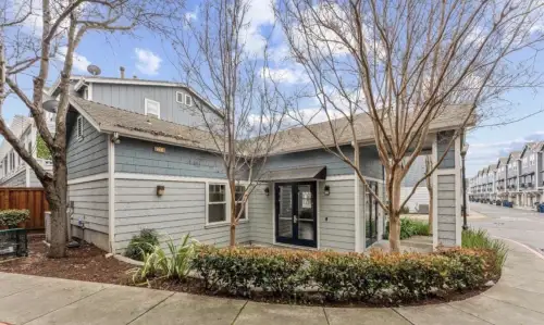 2026-05/CSU-EAST-BAY-Apartment-Building-18730304.webp