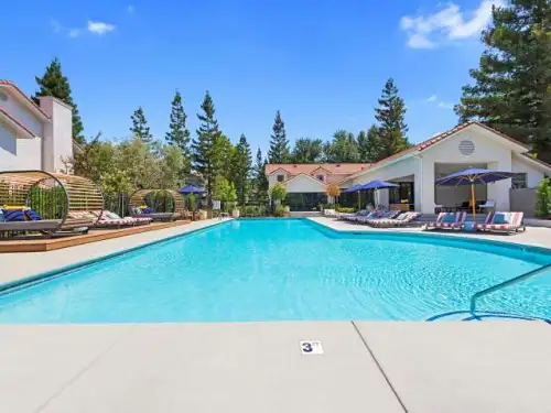2026-05/FRESNO-STATE-Apartment-Building-18688655.webp