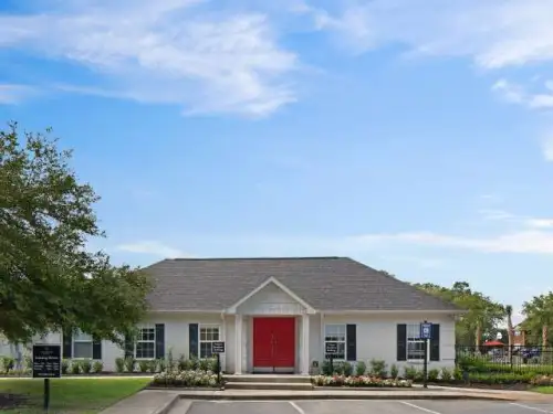 GEORGIA-SOUTHERN-Apartment-Building-18724405.webp
