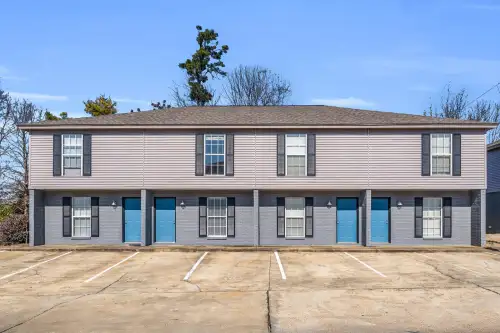 2026-05/MISSISSIPPI-STATE-Apartment-Building-18716350.webp