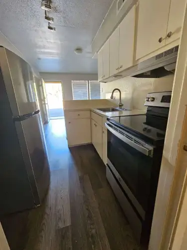 2026-05/UT-AUSTIN-Apartment-Building-18721091.webp
